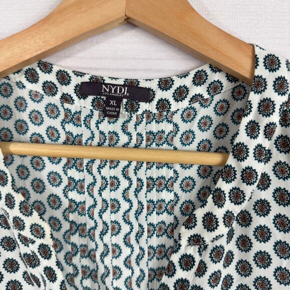 NYDJ Women's Sleeveless Button Down Blouse V Neck Size XL - Picture 3 of 6